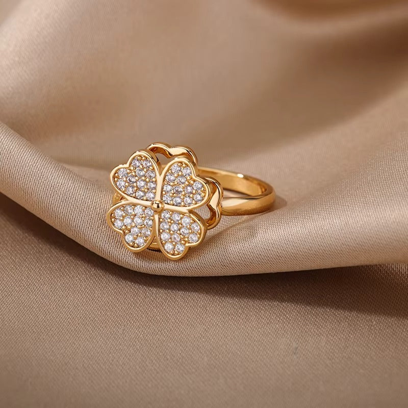 Clover Ring