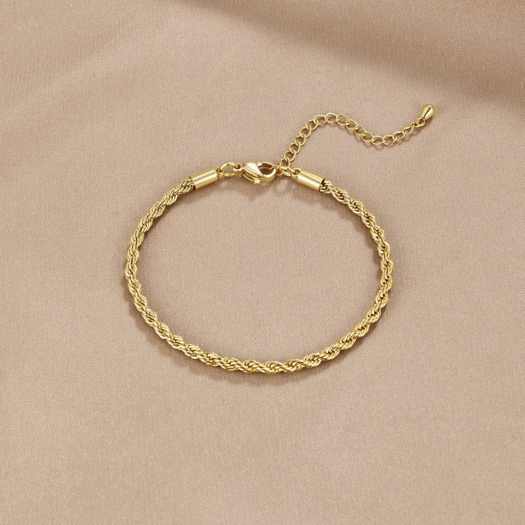 TWISTED ELEGANT BRACELET