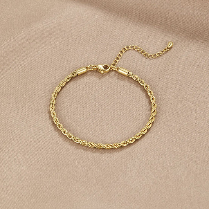 TWISTED ELEGANT BRACELET